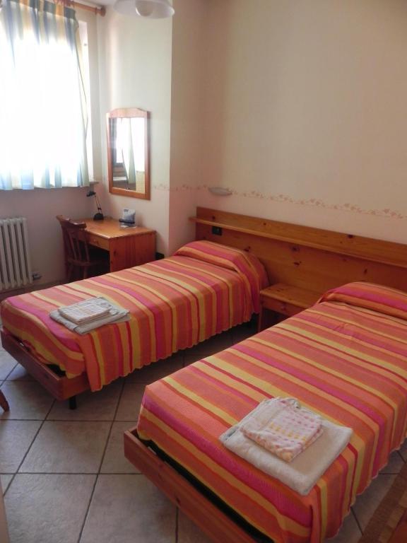 Hotel Ristorante Belsito Borgo San Dalmazzo Rum bild