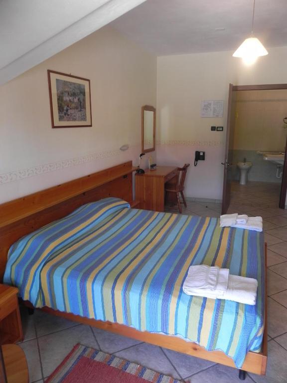 Hotel Ristorante Belsito Borgo San Dalmazzo Rum bild