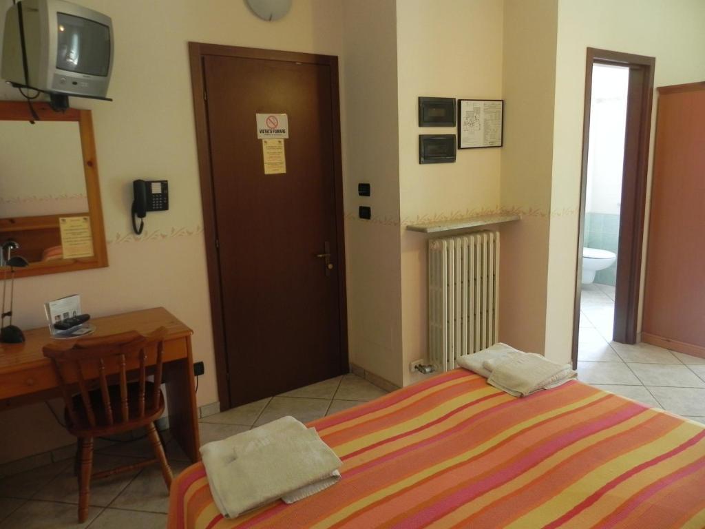 Hotel Ristorante Belsito Borgo San Dalmazzo Rum bild