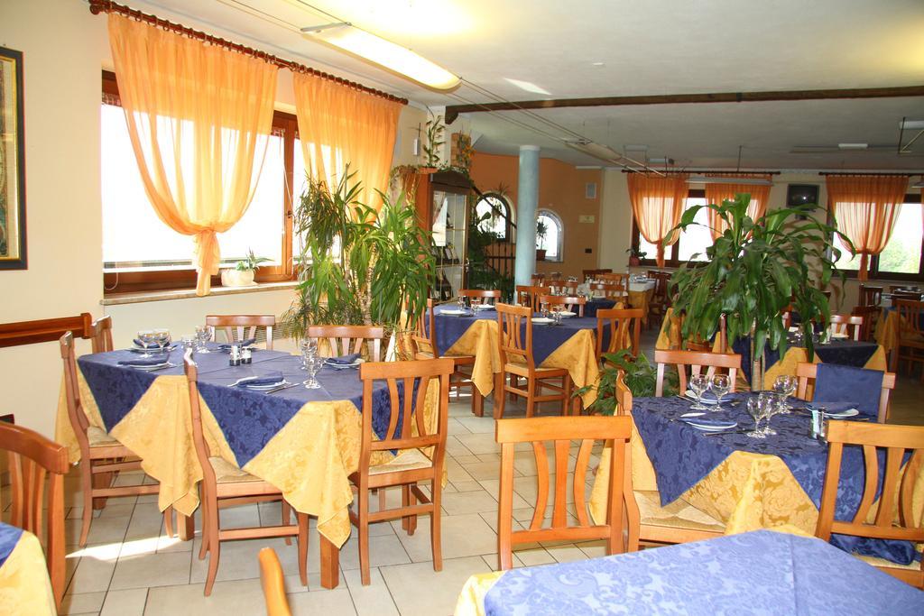 Hotel Ristorante Belsito Borgo San Dalmazzo Exteriör bild